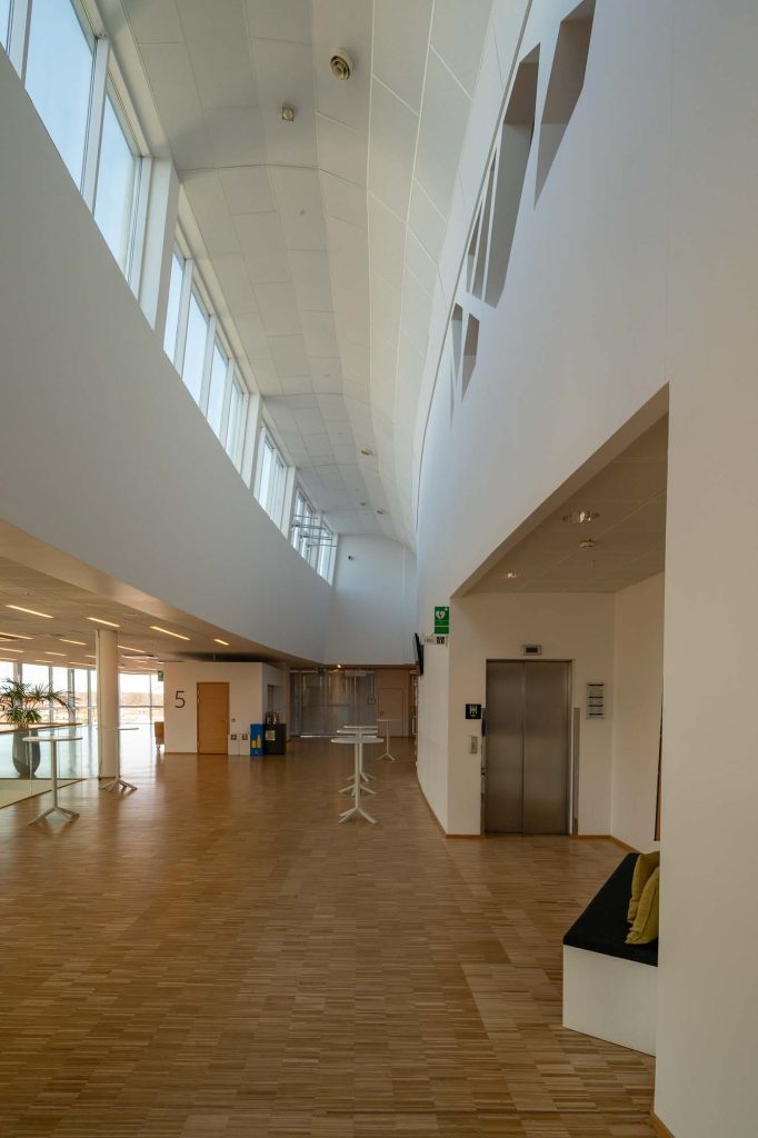 Ljus och öppen korridor på Carlstad Conference Center